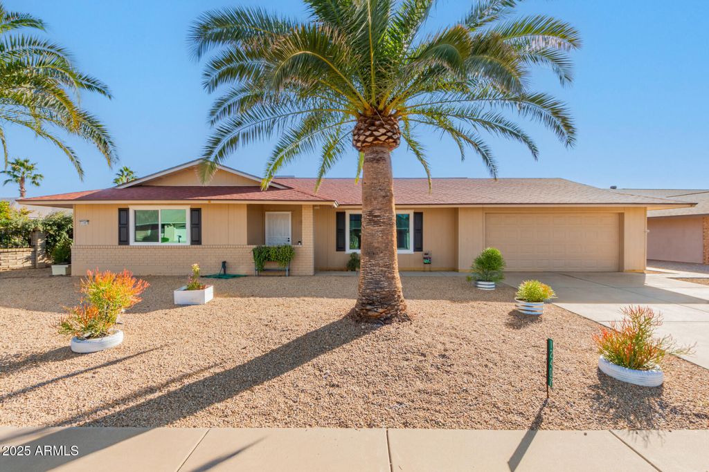 12407 W FLAGSTONE Drive, Sun City West, AZ 85375