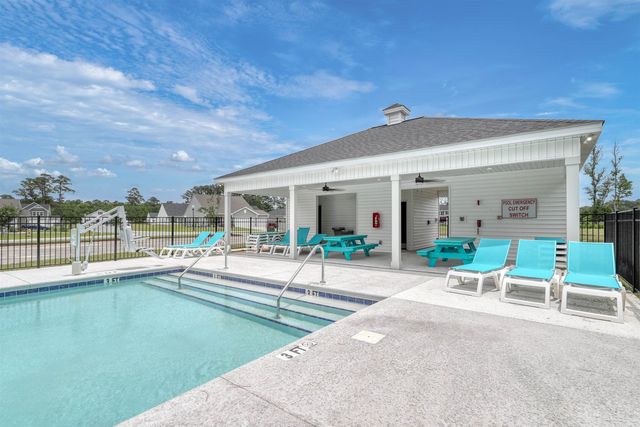 325 NW Mayflower Dr., Calabash, NC 28467