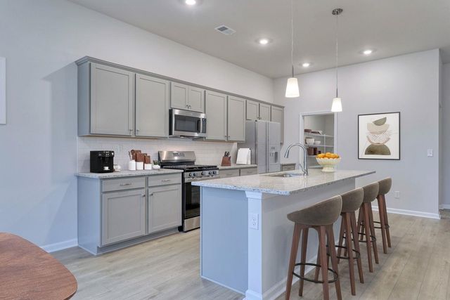 325 NW Mayflower Dr., Calabash, NC 28467