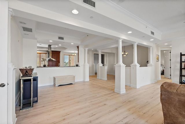 43 BAYVIEW COURT S A, St Petersburg, FL 33711