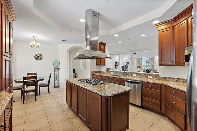 43 BAYVIEW COURT S A, St Petersburg, FL 33711