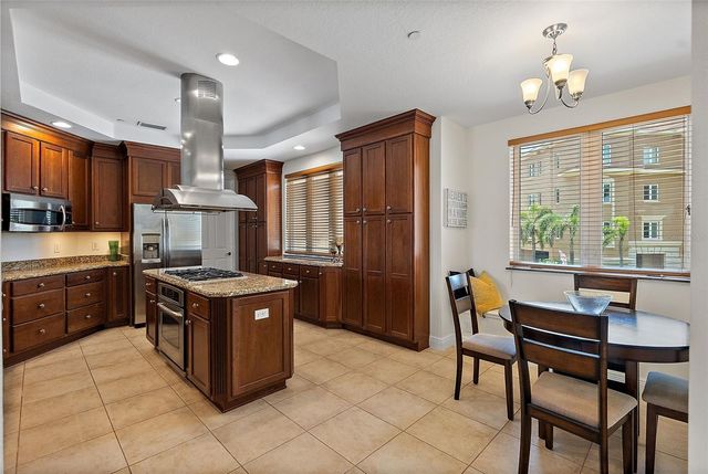 43 BAYVIEW COURT S A, St Petersburg, FL 33711