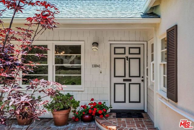 13841 Valley Vista Boulevard, Sherman Oaks, CA 91423