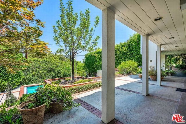 13841 Valley Vista Boulevard, Sherman Oaks, CA 91423