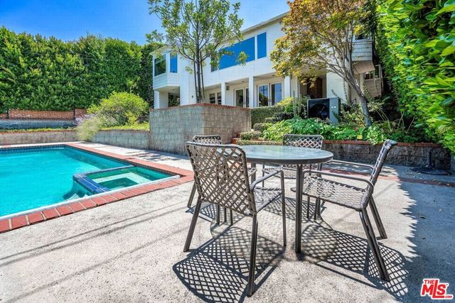 13841 Valley Vista Boulevard, Sherman Oaks, CA 91423