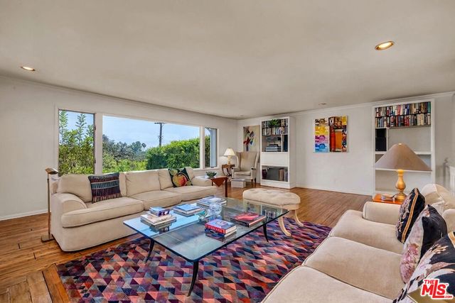 13841 Valley Vista Boulevard, Sherman Oaks, CA 91423
