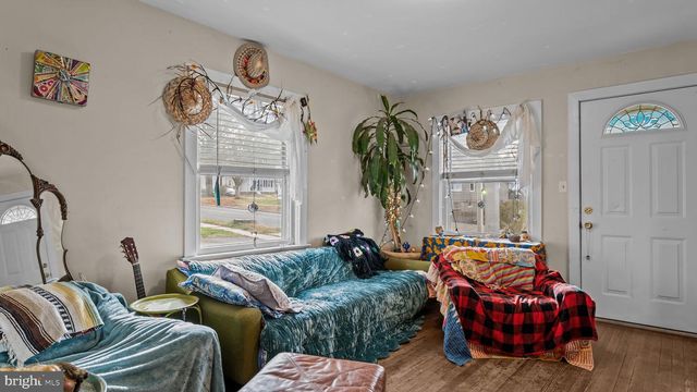 8 PRINCETON AVE, Hopewell, NJ 08525