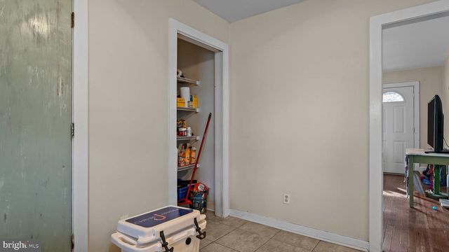 8 PRINCETON AVE, Hopewell, NJ 08525