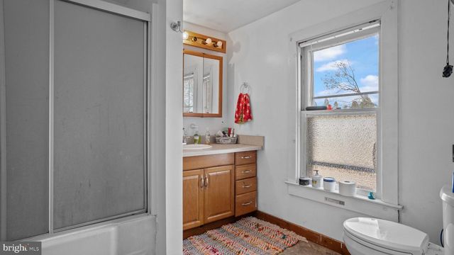 8 PRINCETON AVE, Hopewell, NJ 08525