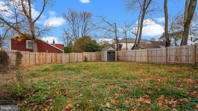 8 PRINCETON AVE, Hopewell, NJ 08525