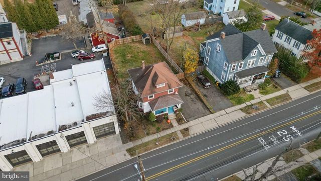 8 PRINCETON AVE, Hopewell, NJ 08525