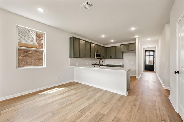275 Crater Lake DR, Dripping Springs, TX 78620