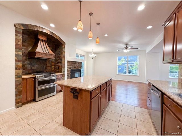 2232 Whistler Dr, Longmont, CO 80504