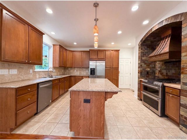 2232 Whistler Dr, Longmont, CO 80504
