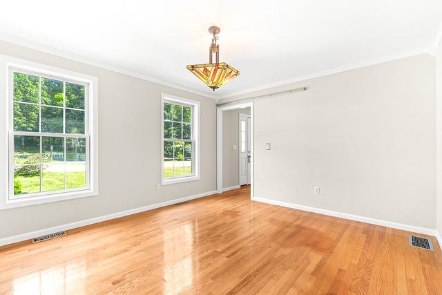 105 Wyndridge Circle, Pelham, NH 03076