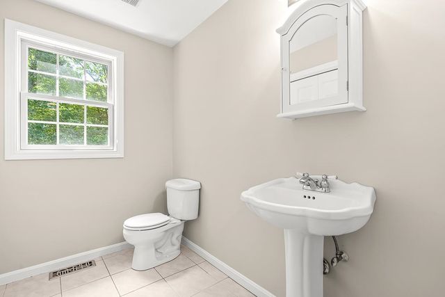 105 Wyndridge Circle, Pelham, NH 03076