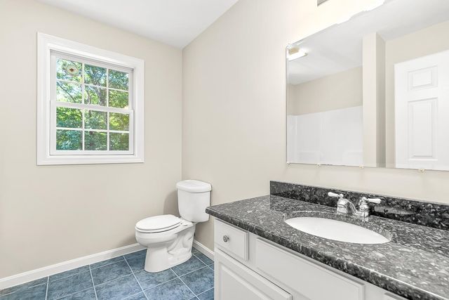 105 Wyndridge Circle, Pelham, NH 03076