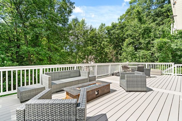 105 Wyndridge Circle, Pelham, NH 03076