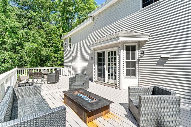 105 Wyndridge Circle, Pelham, NH 03076