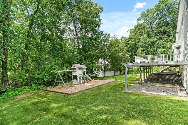 105 Wyndridge Circle, Pelham, NH 03076