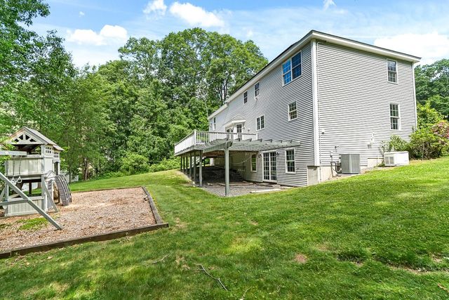 105 Wyndridge Circle, Pelham, NH 03076