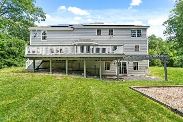 105 Wyndridge Circle, Pelham, NH 03076