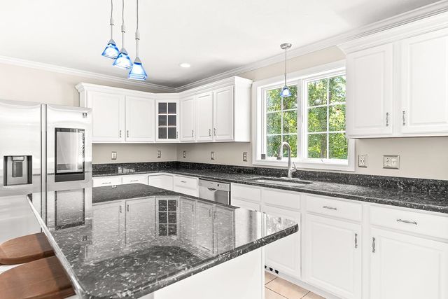 105 Wyndridge Circle, Pelham, NH 03076