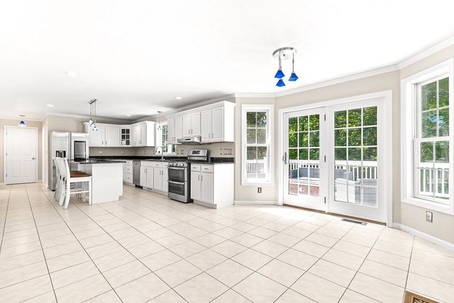 105 Wyndridge Circle, Pelham, NH 03076