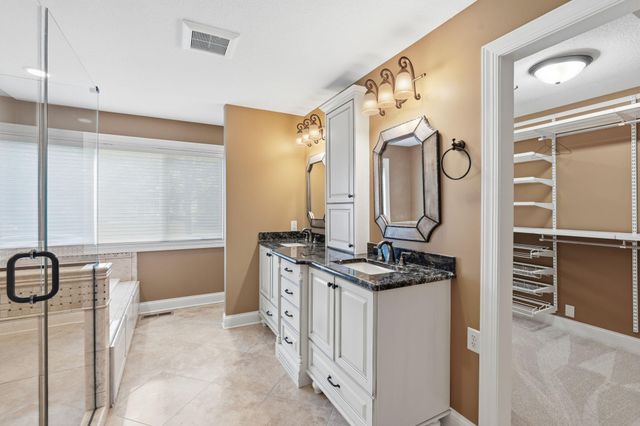 1316 Summit Oaks Drive, Burnsville, MN 55337