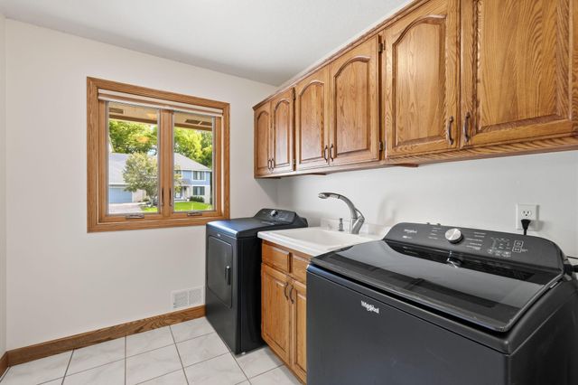 1316 Summit Oaks Drive, Burnsville, MN 55337