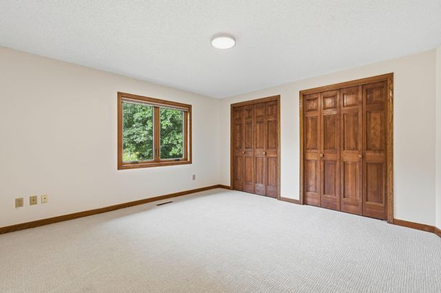1316 Summit Oaks Drive, Burnsville, MN 55337