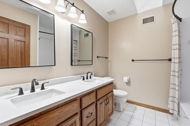 1316 Summit Oaks Drive, Burnsville, MN 55337