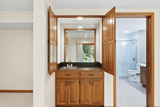 1316 Summit Oaks Drive, Burnsville, MN 55337