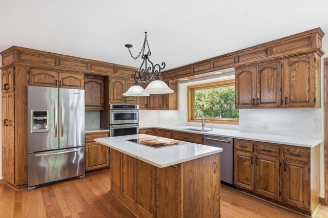 1316 Summit Oaks Drive, Burnsville, MN 55337