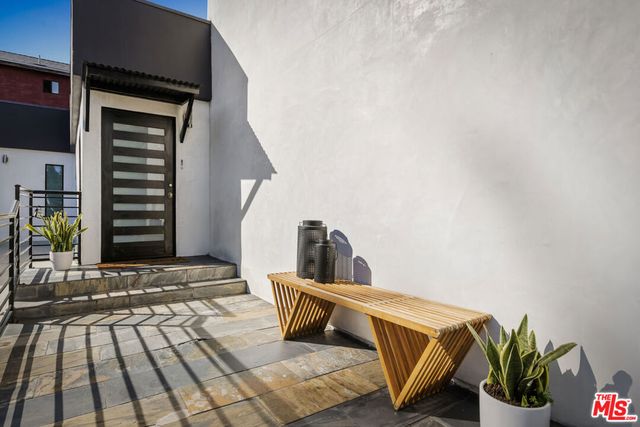 1057 N Avenue 49, Los Angeles, CA 90042