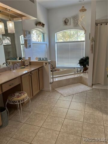 2 Speceberry Court S, Homosassa, FL 34446