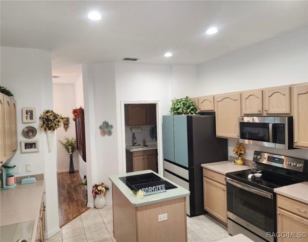 2 Speceberry Court S, Homosassa, FL 34446