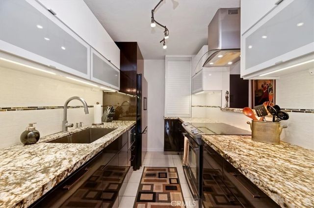 1801 Diamond St, San Diego, CA 92109