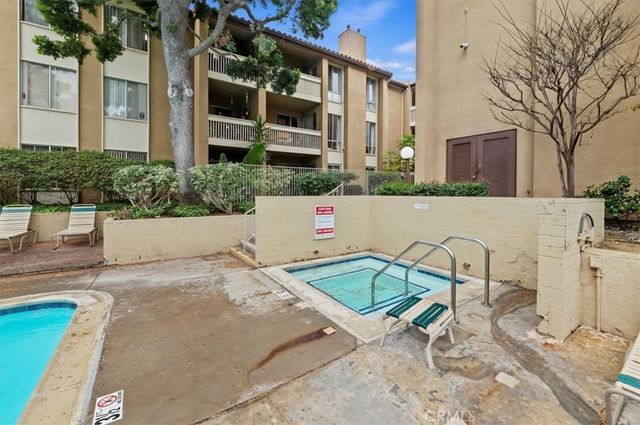 1801 Diamond St, San Diego, CA 92109