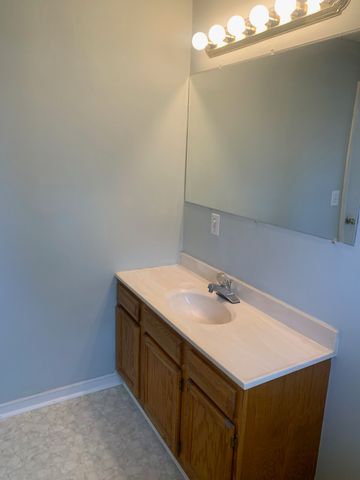 132 E Winchester St Apt 2, Gallatin, TN 37066