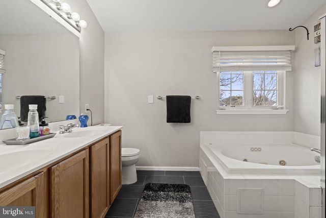 5 PANAMA CT, Carneys Point, NJ 08069