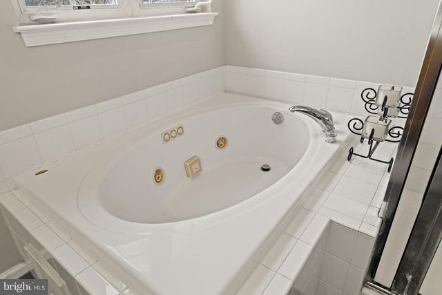 5 PANAMA CT, Carneys Point, NJ 08069