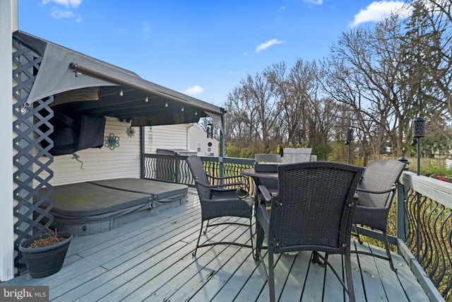 5 PANAMA CT, Carneys Point, NJ 08069