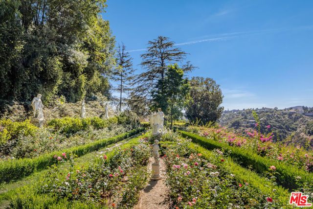 1031 Bel Air Court, Los Angeles, CA 90077