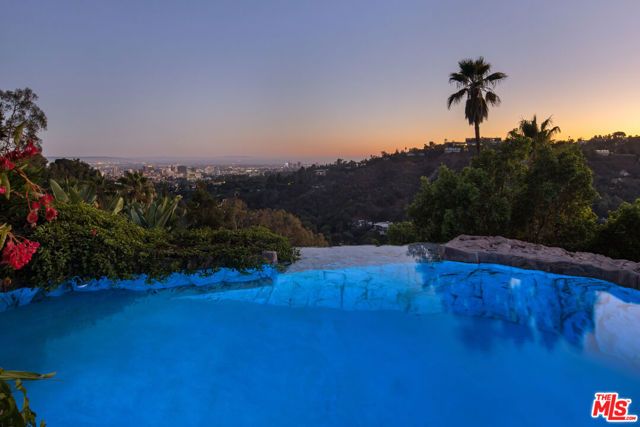 1031 Bel Air Court, Los Angeles, CA 90077