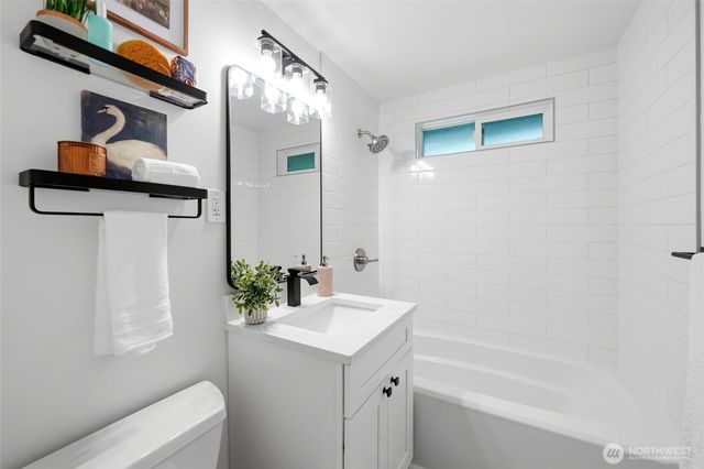 22428 91st Ave W, Edmonds, WA 98026