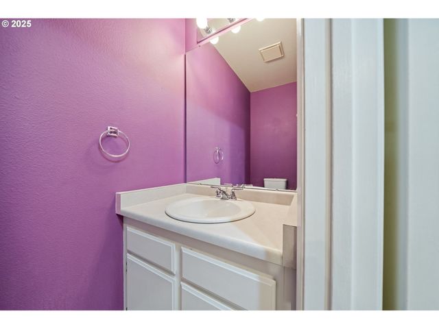 17525 Nw SHOREWOOD Dr, Beaverton, OR 97006