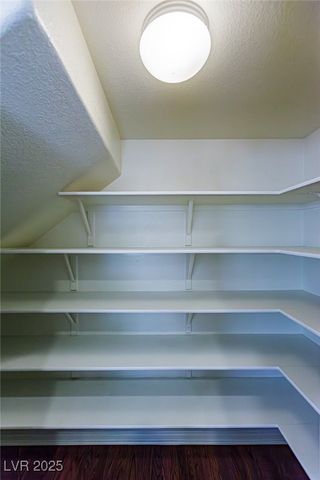 9527 Knopfler Lane, Las Vegas, NV 89148