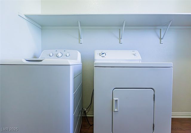 9527 Knopfler Lane, Las Vegas, NV 89148