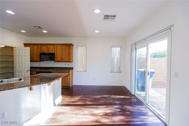 9527 Knopfler Lane, Las Vegas, NV 89148